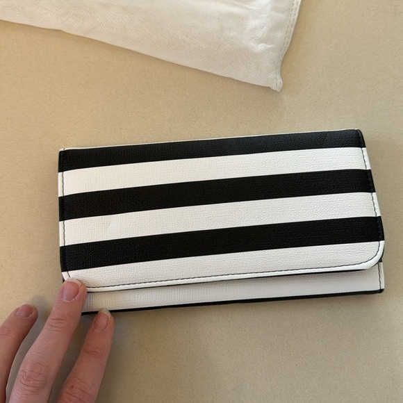 Kut from the Kloth wallet, black and white striped NEW - Picture 4 of 5